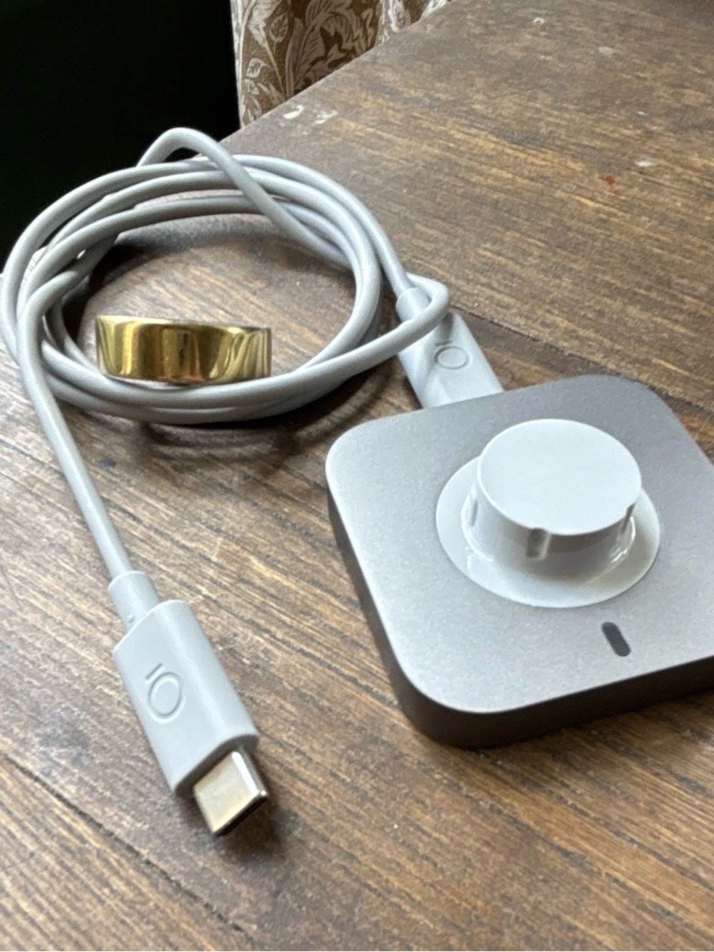 Oura Ring Gen 4 Gold - sz 10 - Includes Charger